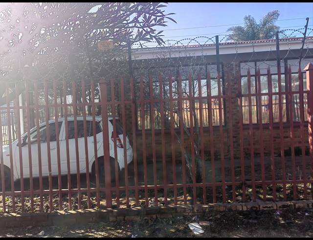 4 BEDROOM HOUSE FOR SALE IN PRETORIA WEST